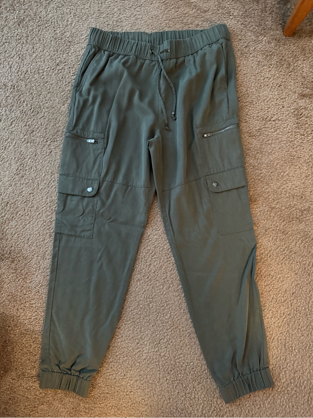 Women’s Banana Republic Factory Olive Green Cargo Jogger Pants Medium